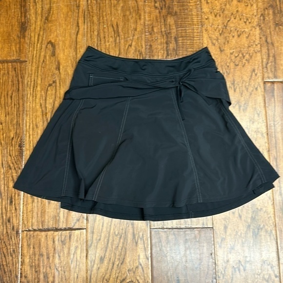 Athleta wherever black ruched layered style 219056 w/ pocket skirt short size 6 - Picture 1 of 8